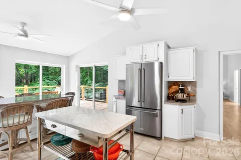 $1,100,000 | 153 SkyView Circle, Asheville, NC 28804