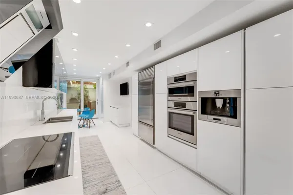 $1,699,000 | 1524 Northeast Quayside Terrace, Unit A4, Miami, FL 33138