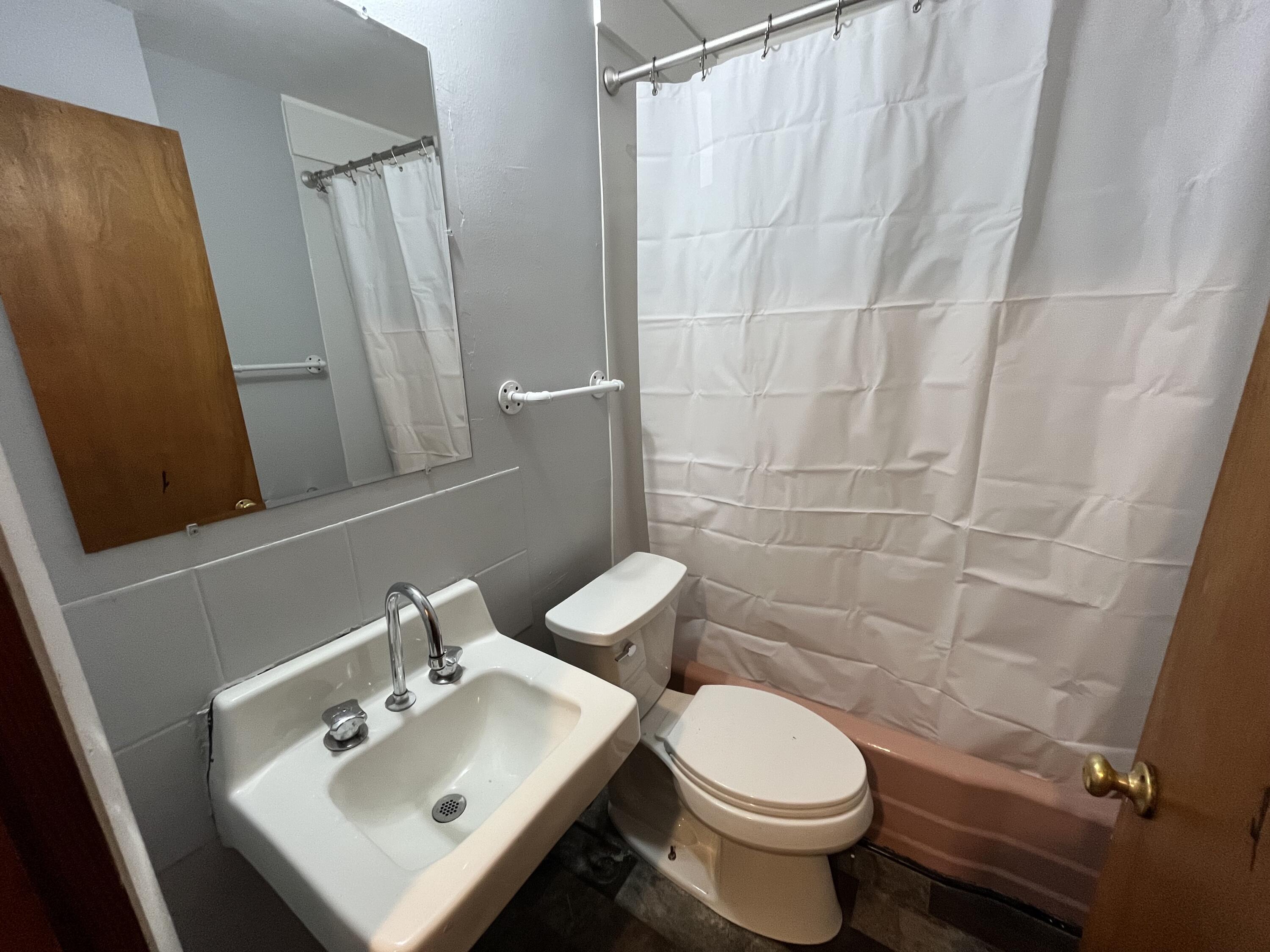 909 College Avenue Racine, WI 53403 - Photo 16 of 44 909 Unit 1(13)