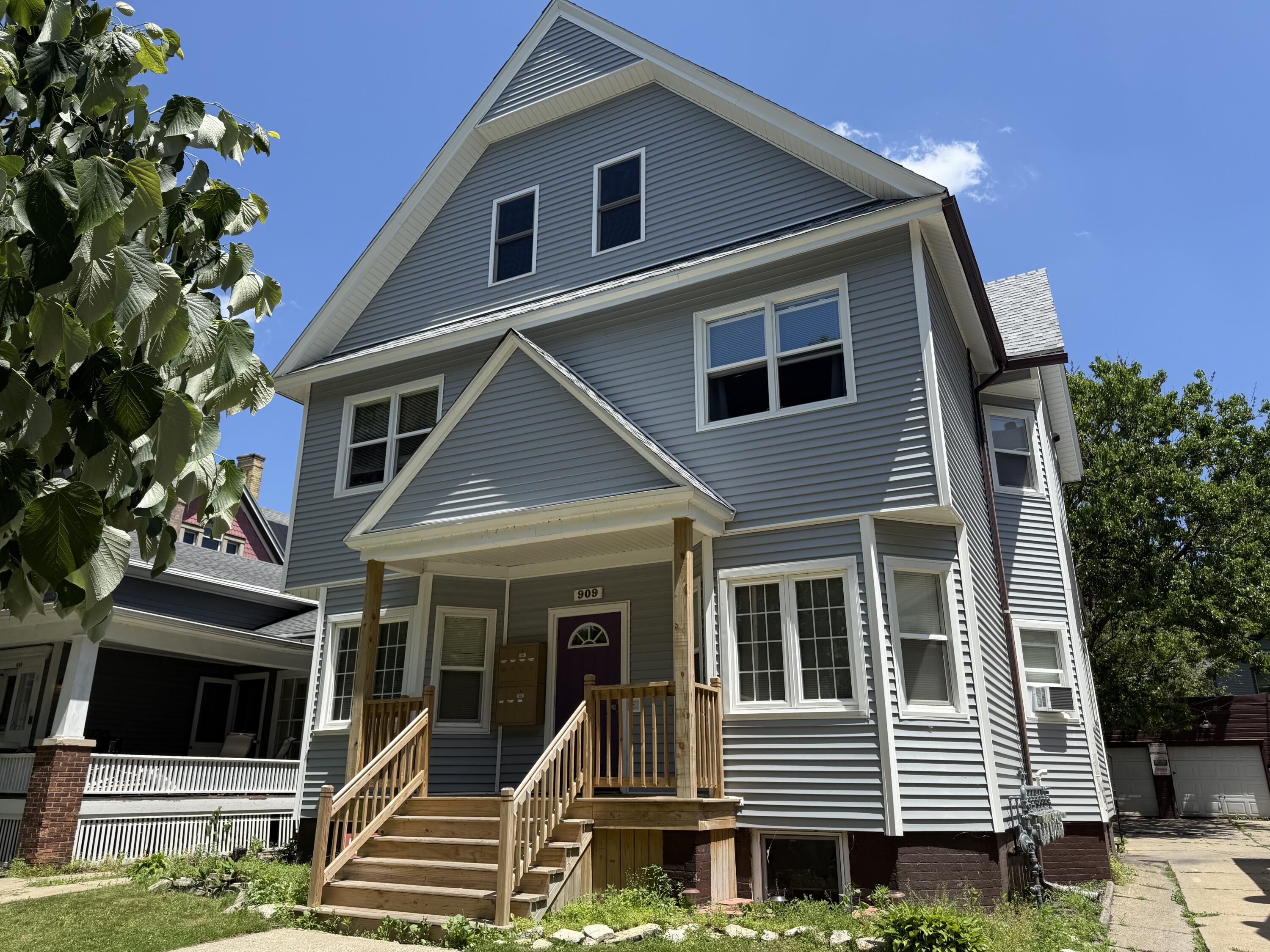 909 College Avenue Racine, WI 53403 - Photo 2 of 44 Garage in back!