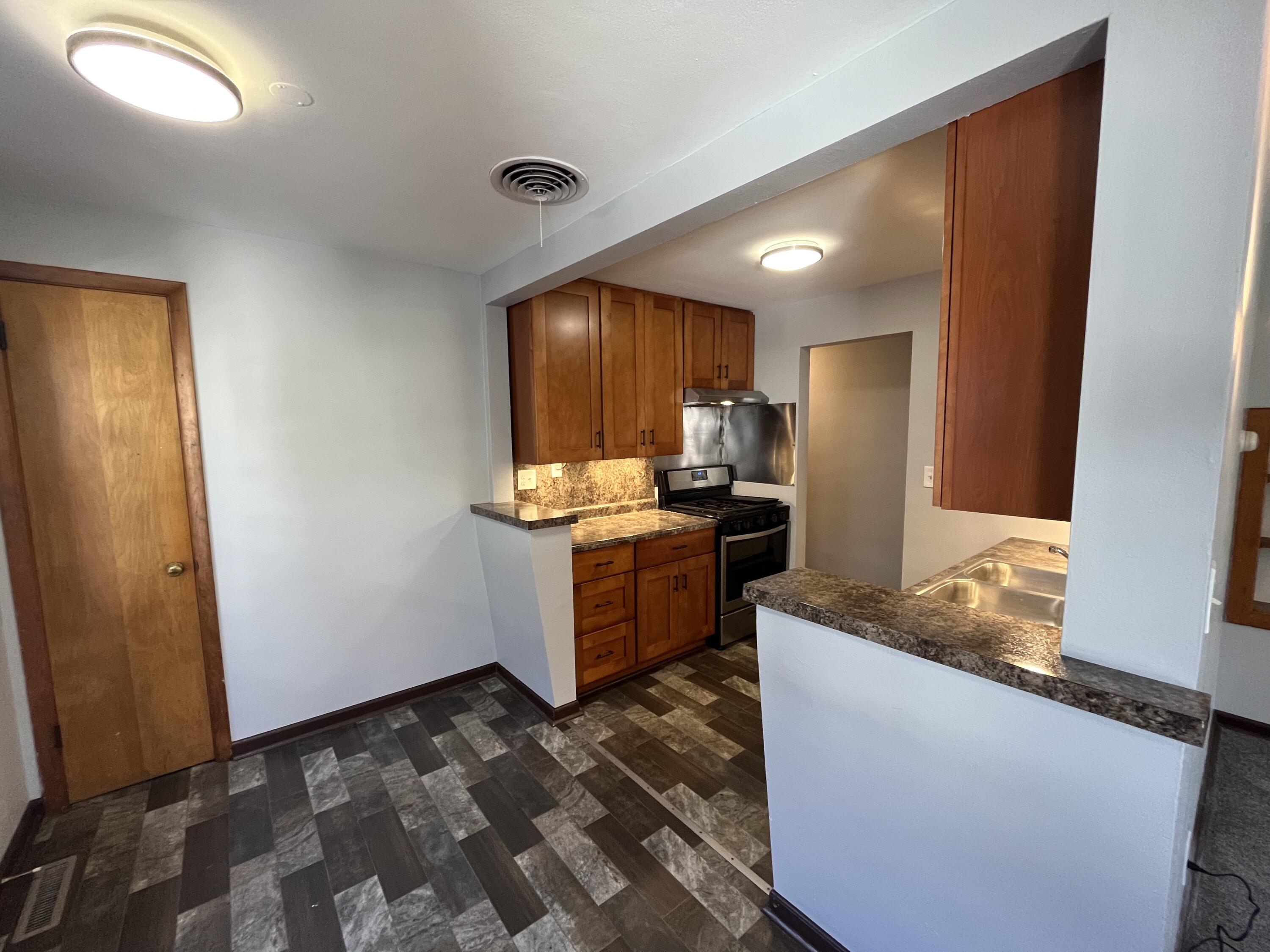 909 College Avenue Racine, WI 53403 - Photo 4 of 44 909 Unit 1(1)