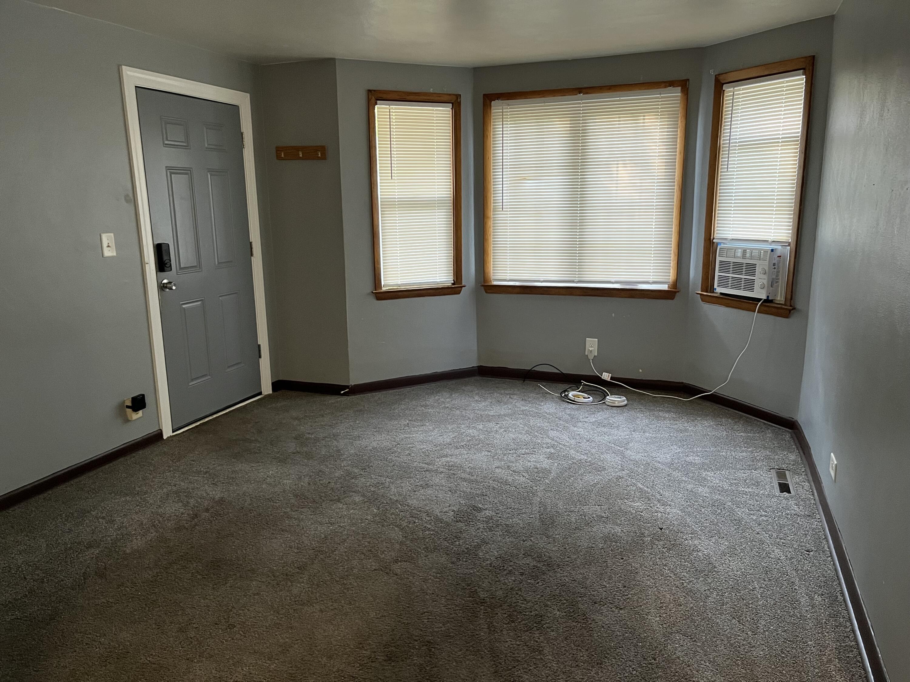 909 College Avenue Racine, WI 53403 - Photo 8 of 44 909 Unit 1(5)