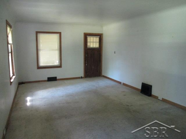 5290 Sherman Road Saginaw, MI 48604 - Photo 9 of 16 31256822-8.JPG