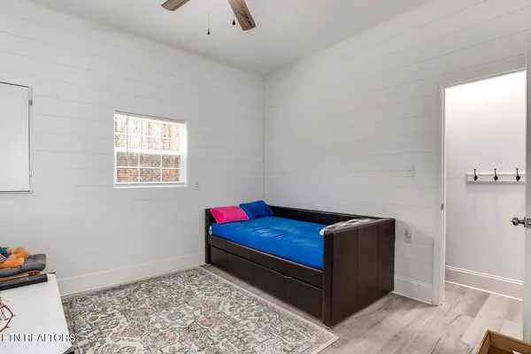 $450,000 | 221 Irwinton Drive, Ten Mile, TN 37880