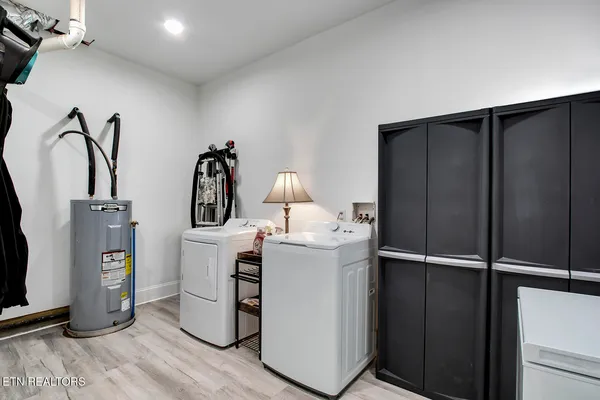 $450,000 | 221 Irwinton Drive, Ten Mile, TN 37880