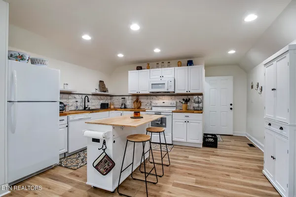 $450,000 | 221 Irwinton Drive, Ten Mile, TN 37880