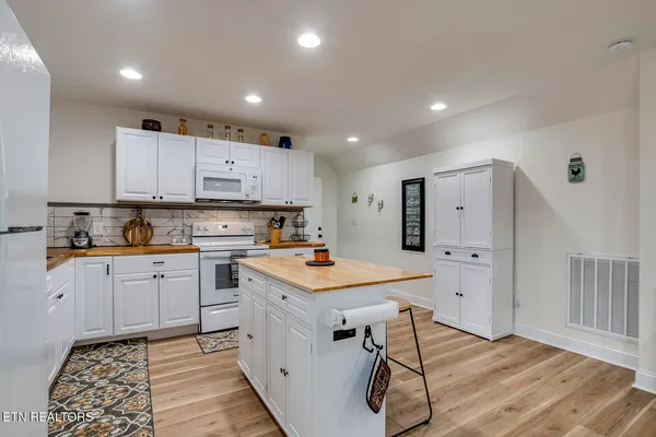 $450,000 | 221 Irwinton Drive, Ten Mile, TN 37880