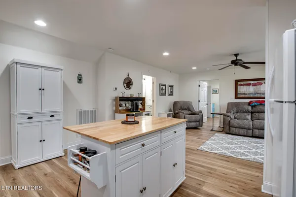 $450,000 | 221 Irwinton Drive, Ten Mile, TN 37880
