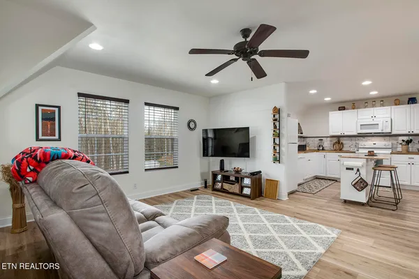 $450,000 | 221 Irwinton Drive, Ten Mile, TN 37880