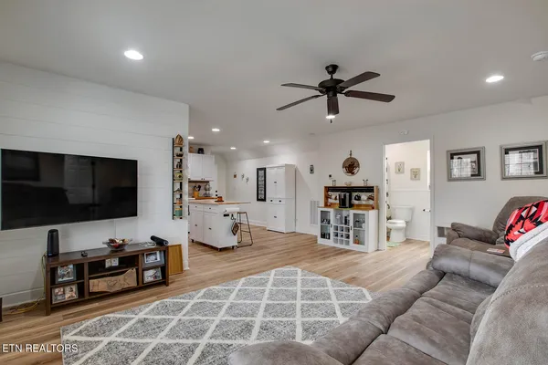 $450,000 | 221 Irwinton Drive, Ten Mile, TN 37880