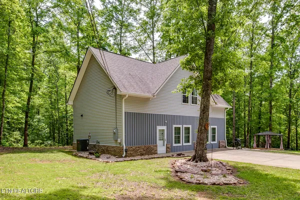 $450,000 | 221 Irwinton Drive, Ten Mile, TN 37880