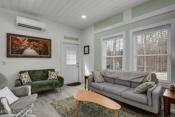 $450,000 | 221 Irwinton Drive, Ten Mile, TN 37880