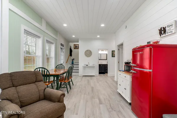 $450,000 | 221 Irwinton Drive, Ten Mile, TN 37880