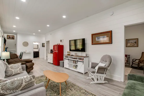 $450,000 | 221 Irwinton Drive, Ten Mile, TN 37880