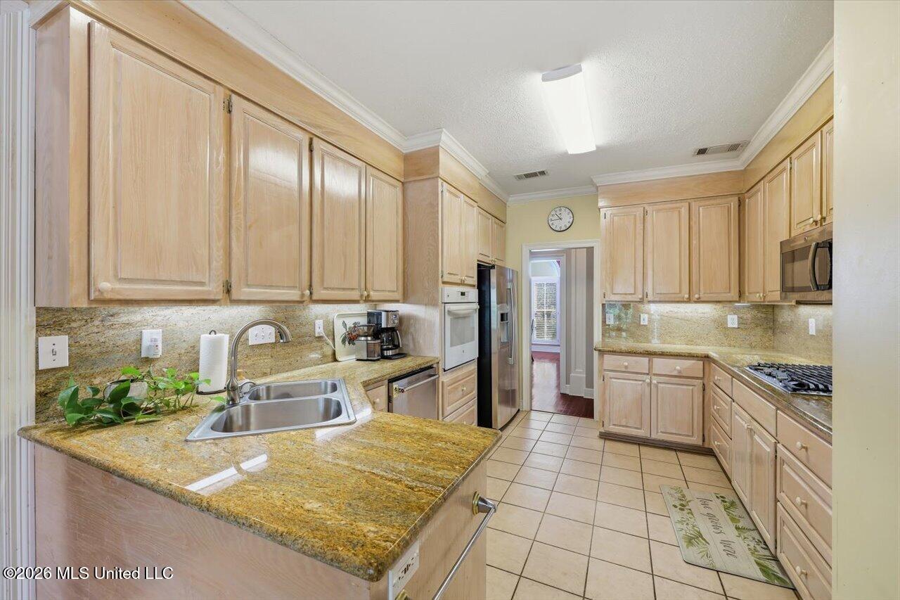 321 Indian Gate Circle Ridgeland, MS 39157 - Photo 12 of 31 10-321 Indian Gate Cir _ Home Tours MS