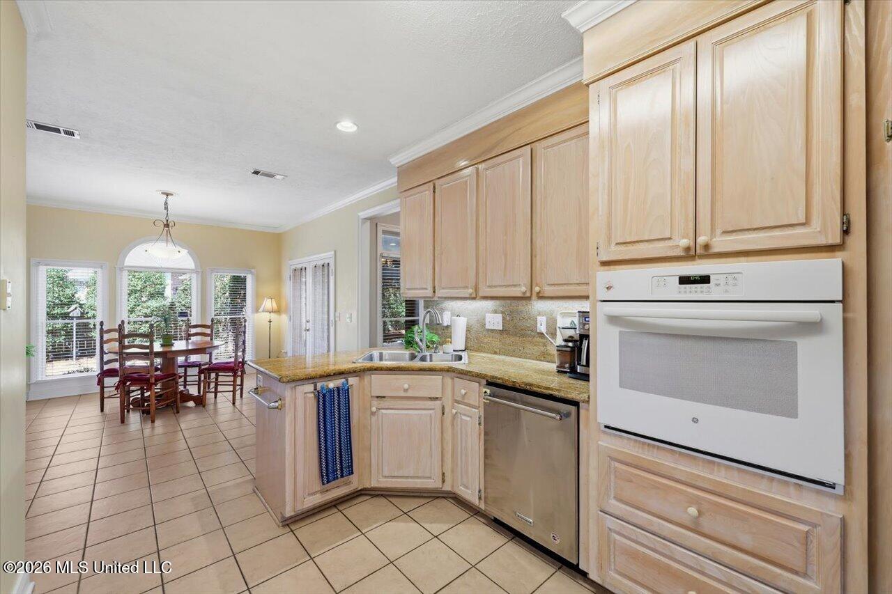 321 Indian Gate Circle Ridgeland, MS 39157 - Photo 13 of 31 11-321 Indian Gate Cir _ Home Tours MS