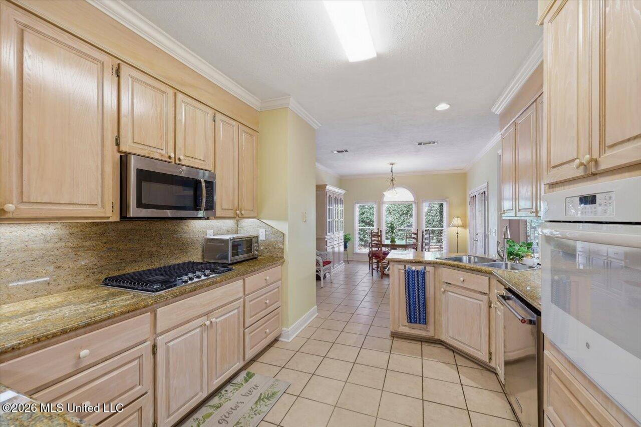 321 Indian Gate Circle Ridgeland, MS 39157 - Photo 14 of 31 12-321 Indian Gate Cir _ Home Tours MS