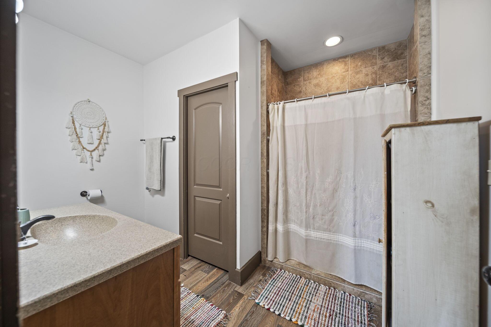 29814 Wolfe Road Circleville, OH 43113 - Photo 59 of 95 BATHROOM 4 (MOTHER IN LAW SUITE)