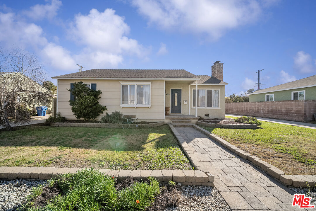 4516 Walnut Avenue Long Beach, CA 90807 - Photo 28 of 35 a view of a house with backyard and sitting area