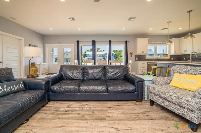 $1,159,000 | 14 Luau Lane, Rockport, TX 78382