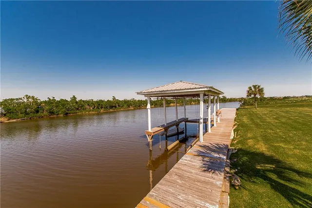 $790,000 | 401 South Chenier Drive, Madisonville, LA 70447