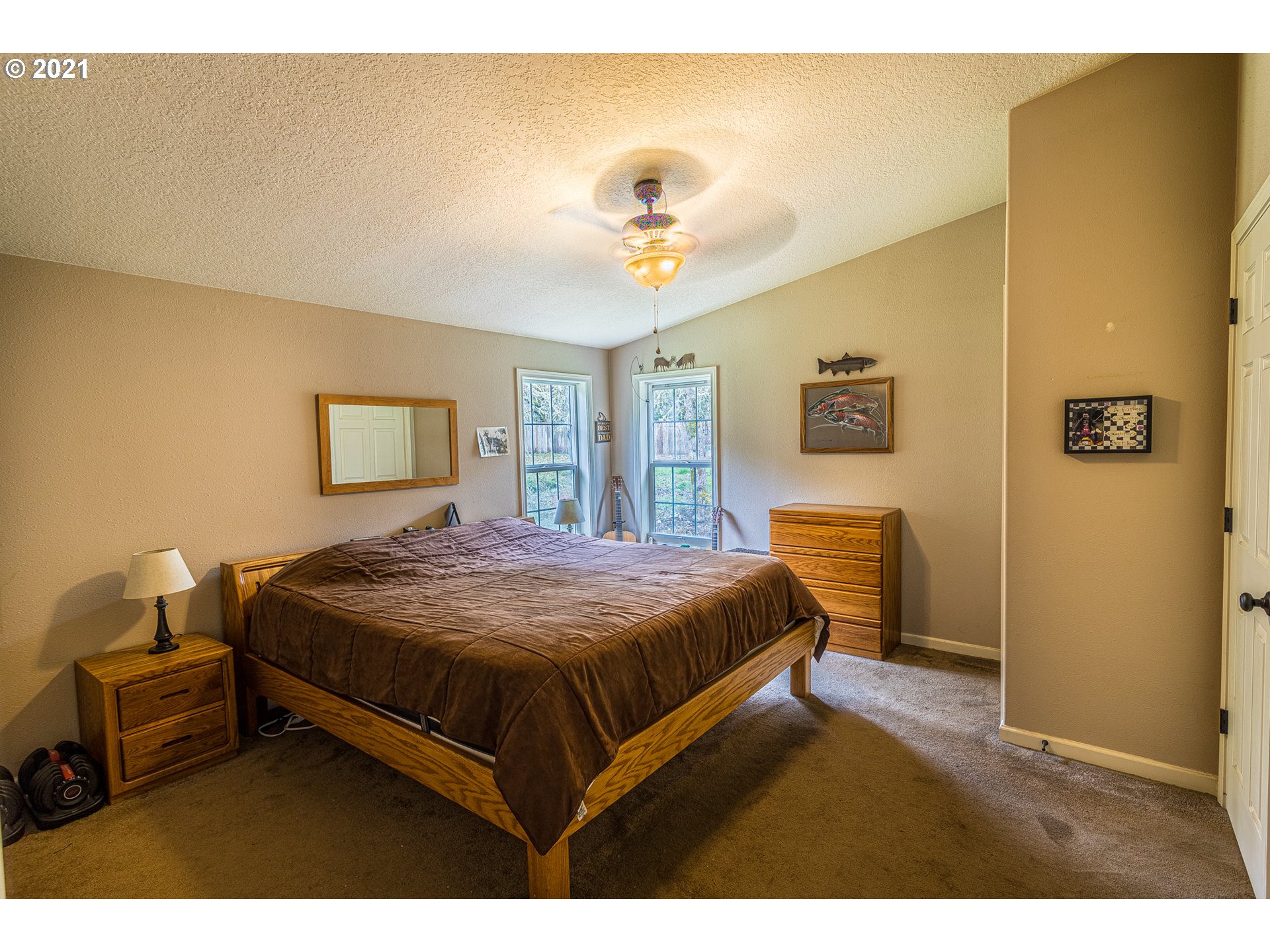 29270 Fox Hollow Road Eugene, OR 97405 - Photo 11 of 27 Gallery Image 11
