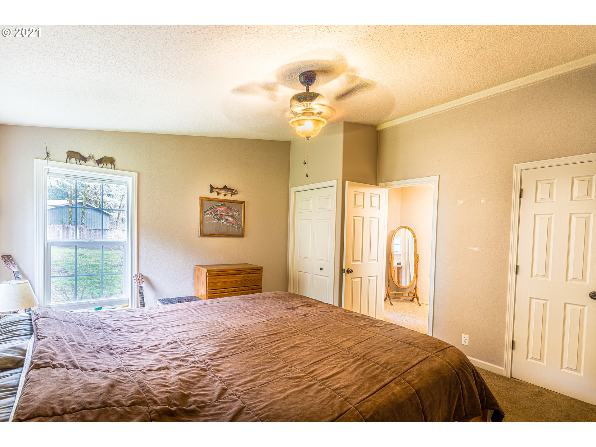 29270 Fox Hollow Road Eugene, OR 97405 - Photo 12 of 27 Gallery Image 12