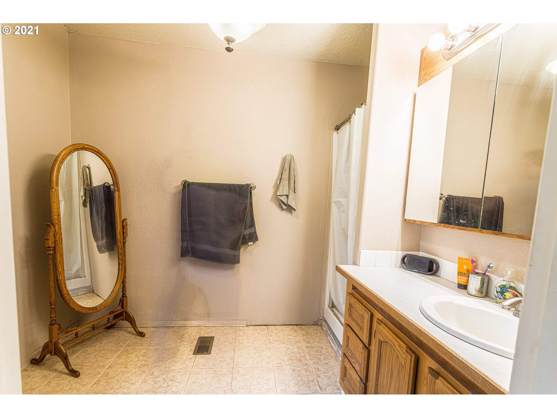 29270 Fox Hollow Road Eugene, OR 97405 - Photo 13 of 27 Gallery Image 13