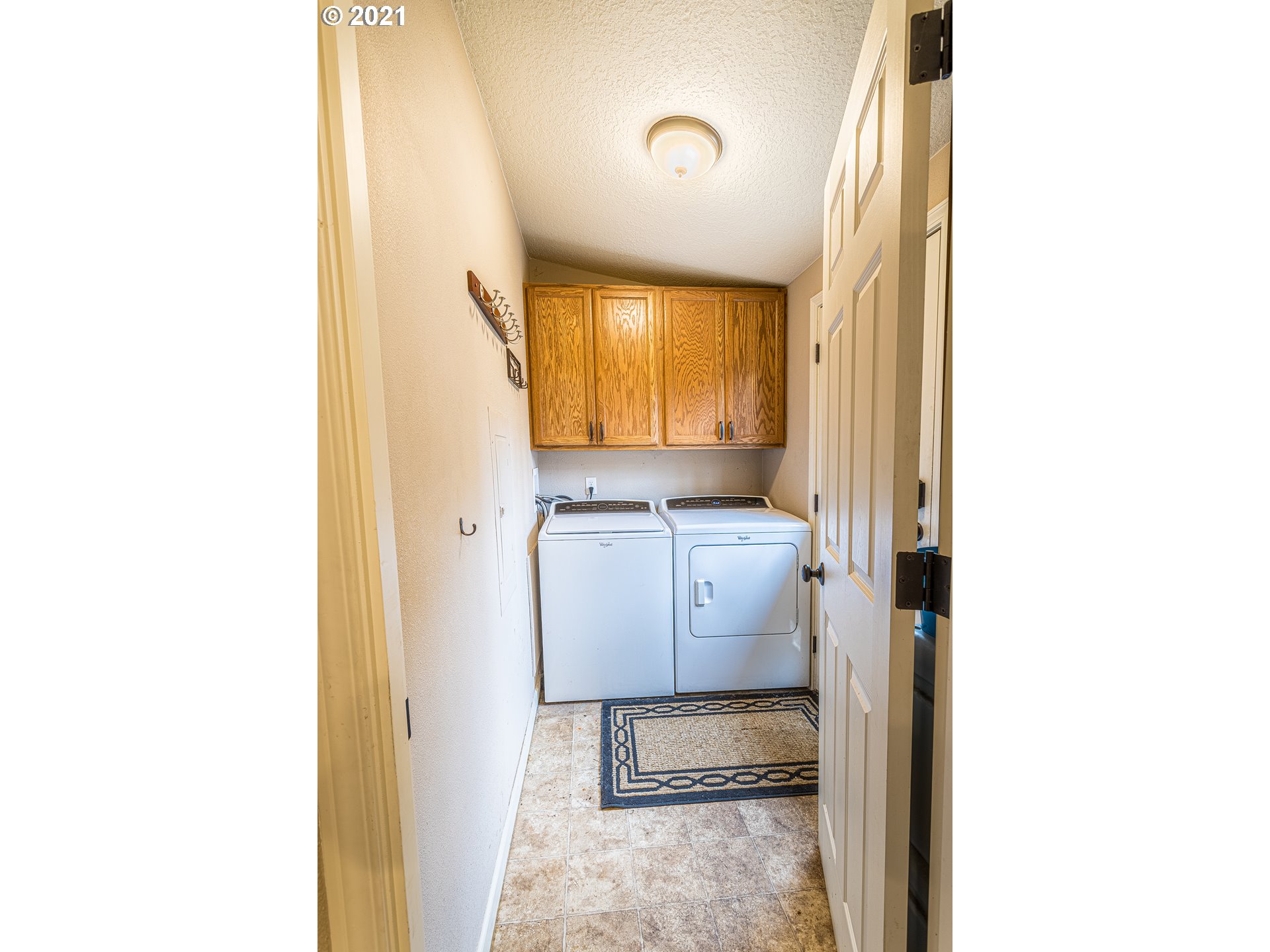 29270 Fox Hollow Road Eugene, OR 97405 - Photo 17 of 27 Gallery Image 17