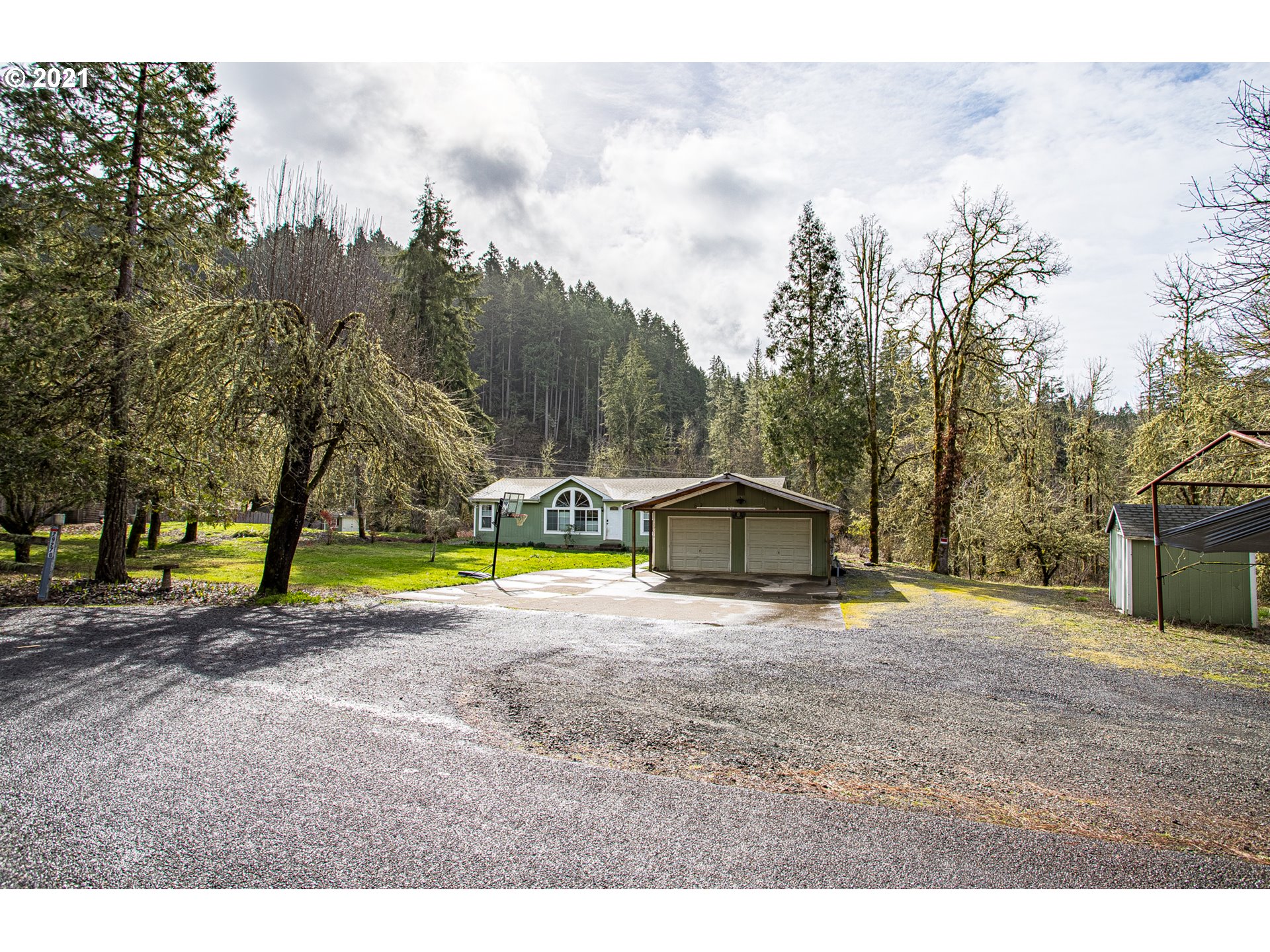 29270 Fox Hollow Road Eugene, OR 97405 - Photo 4 of 27 Gallery Image 4