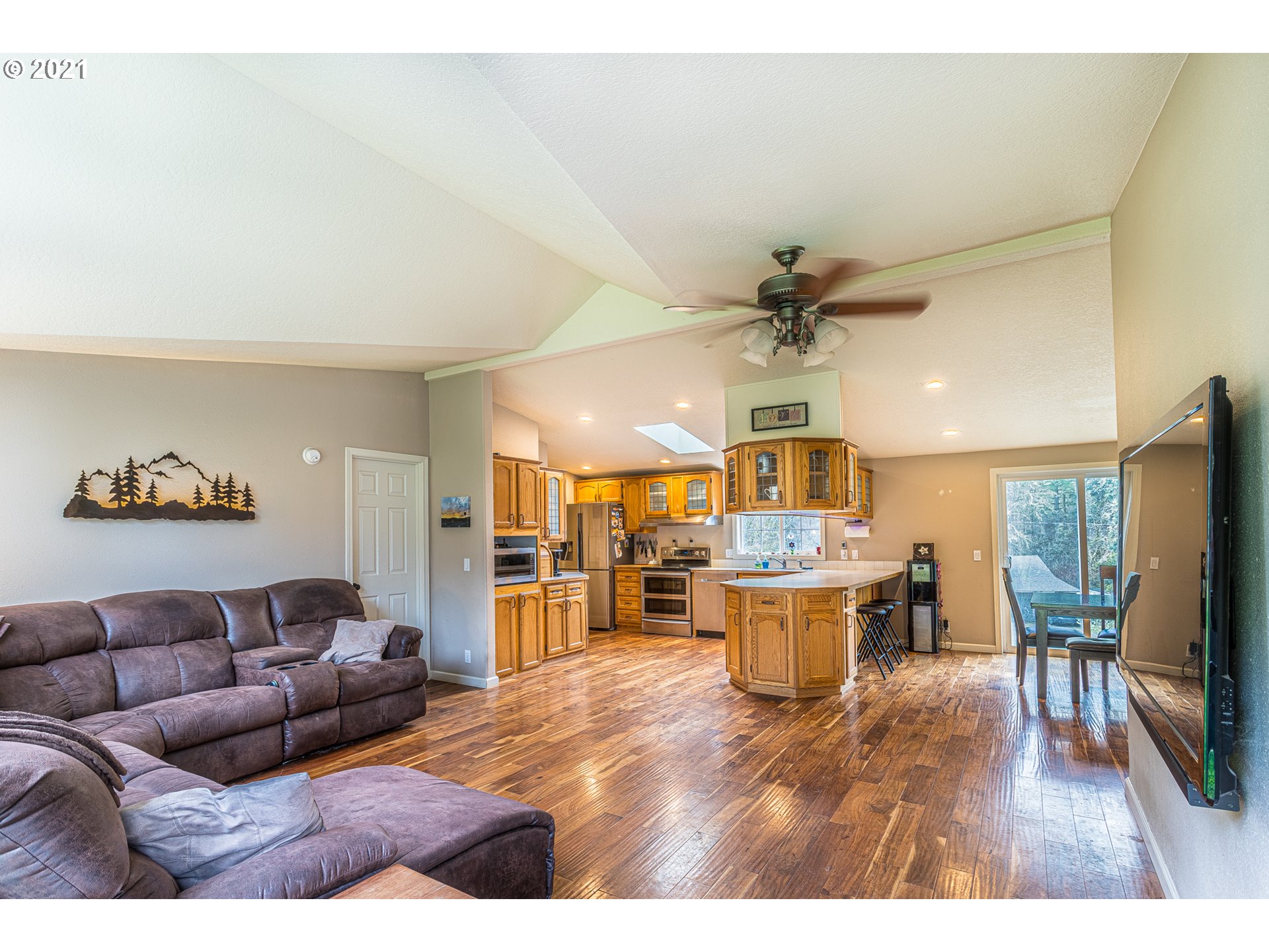 29270 Fox Hollow Road Eugene, OR 97405 - Photo 5 of 27 Gallery Image 5