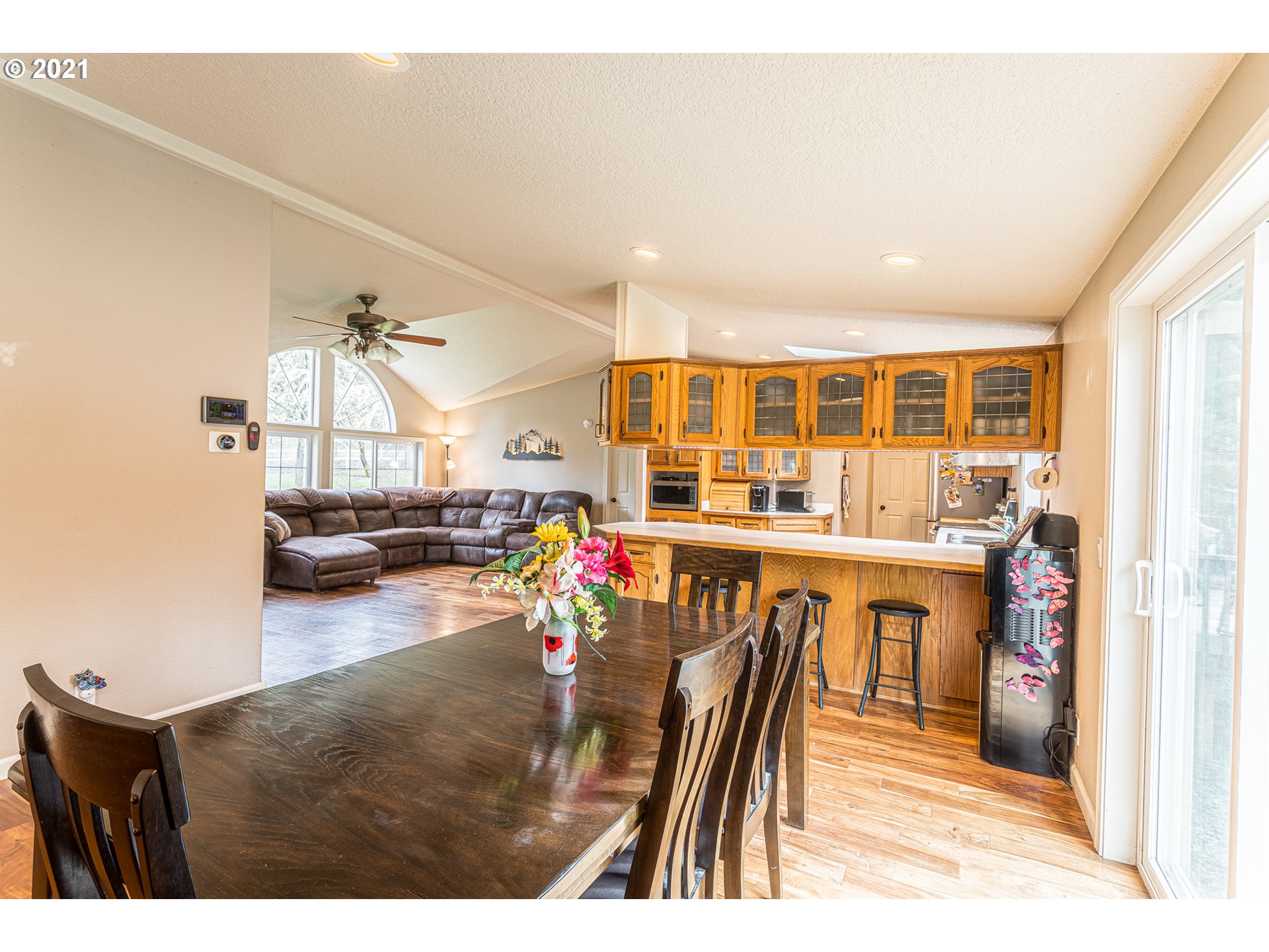 29270 Fox Hollow Road Eugene, OR 97405 - Photo 8 of 27 Gallery Image 8