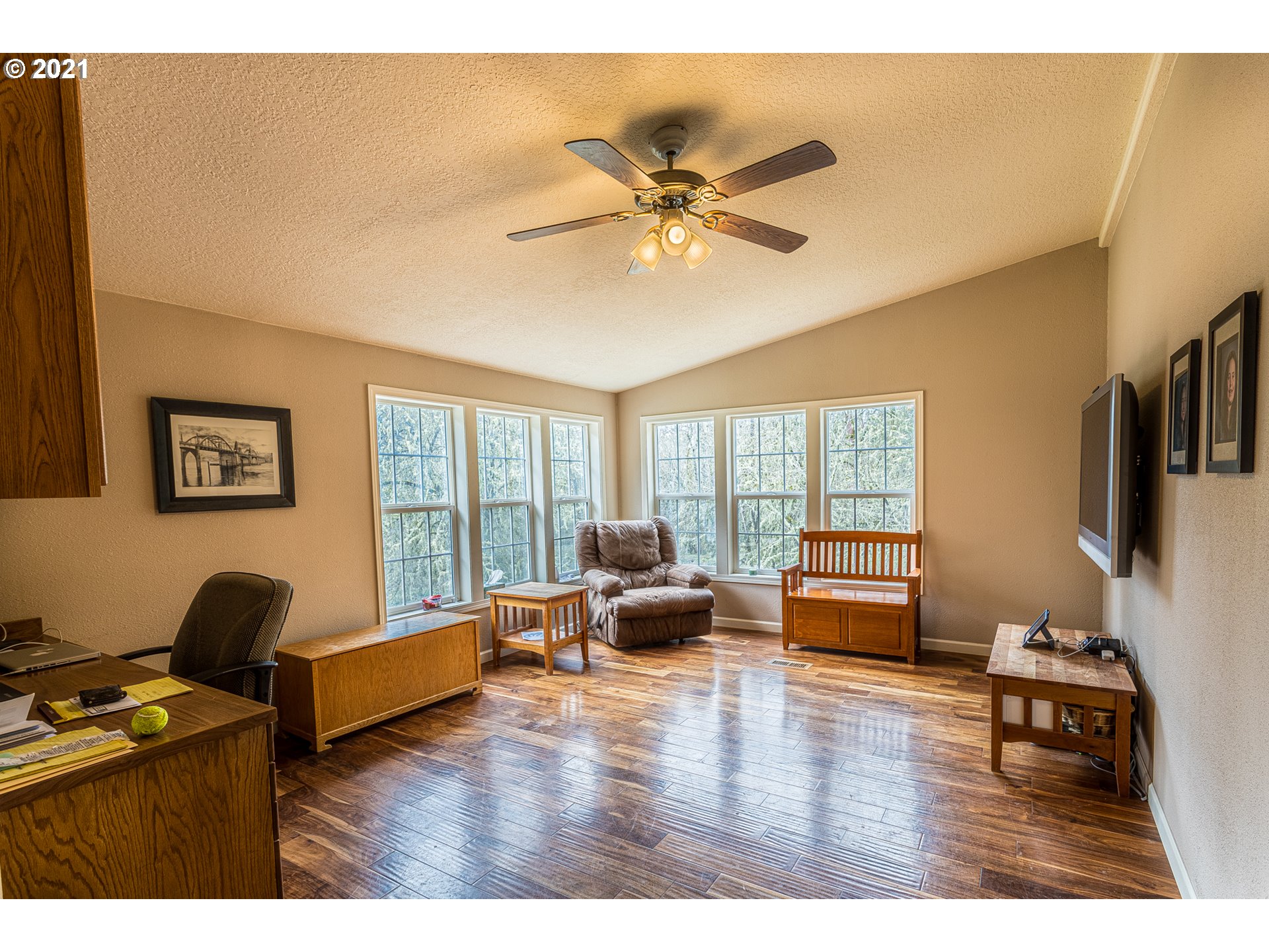 29270 Fox Hollow Road Eugene, OR 97405 - Photo 10 of 27 Gallery Image 10