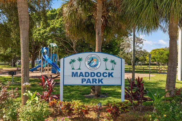 a view of an outdoor space