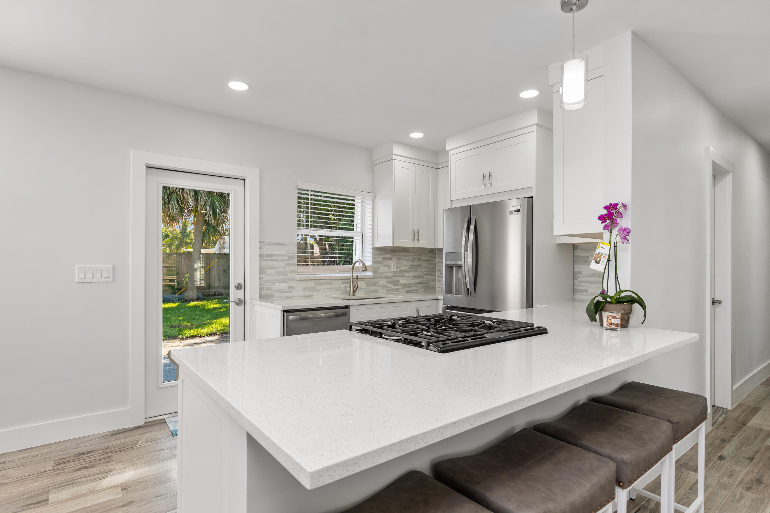 702 South 12th Street Lantana, FL 33462 - Photo 6 of 26 a kitchen with a stove a refrigerator and a dining table