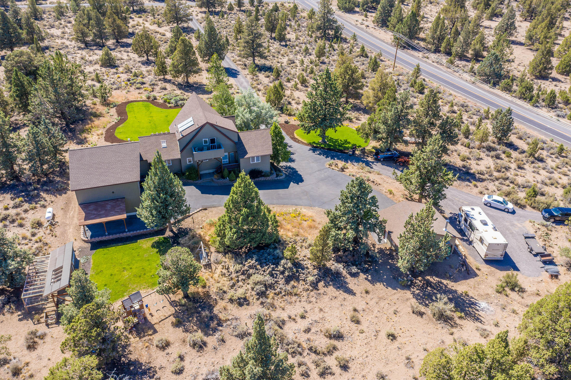 60786 Bozeman Trail Bend, OR 97702 - Photo 3 of 22 03