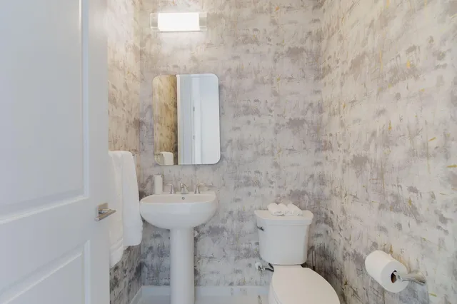 $2,799,999 | 6950 Northwest 27th Avenue, Boca Raton, FL 33496