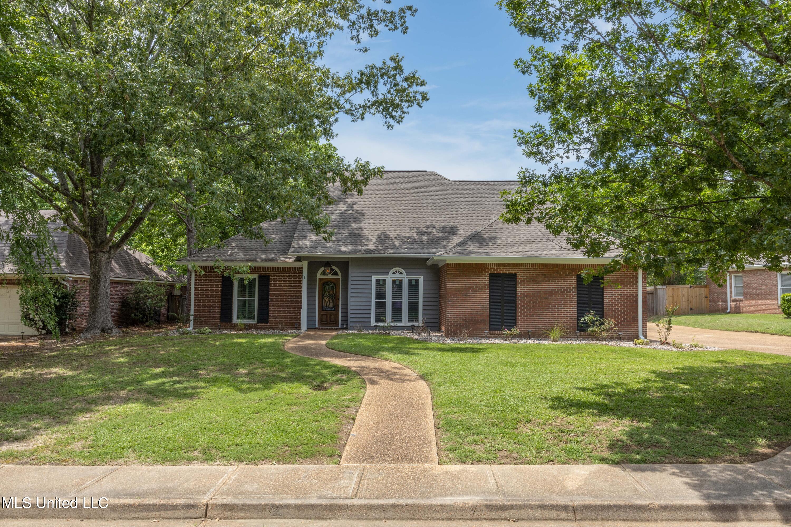 317 Indian Gate Circle Ridgeland, MS 39157 - Photo 2 of 35 EOSR5567-Edit