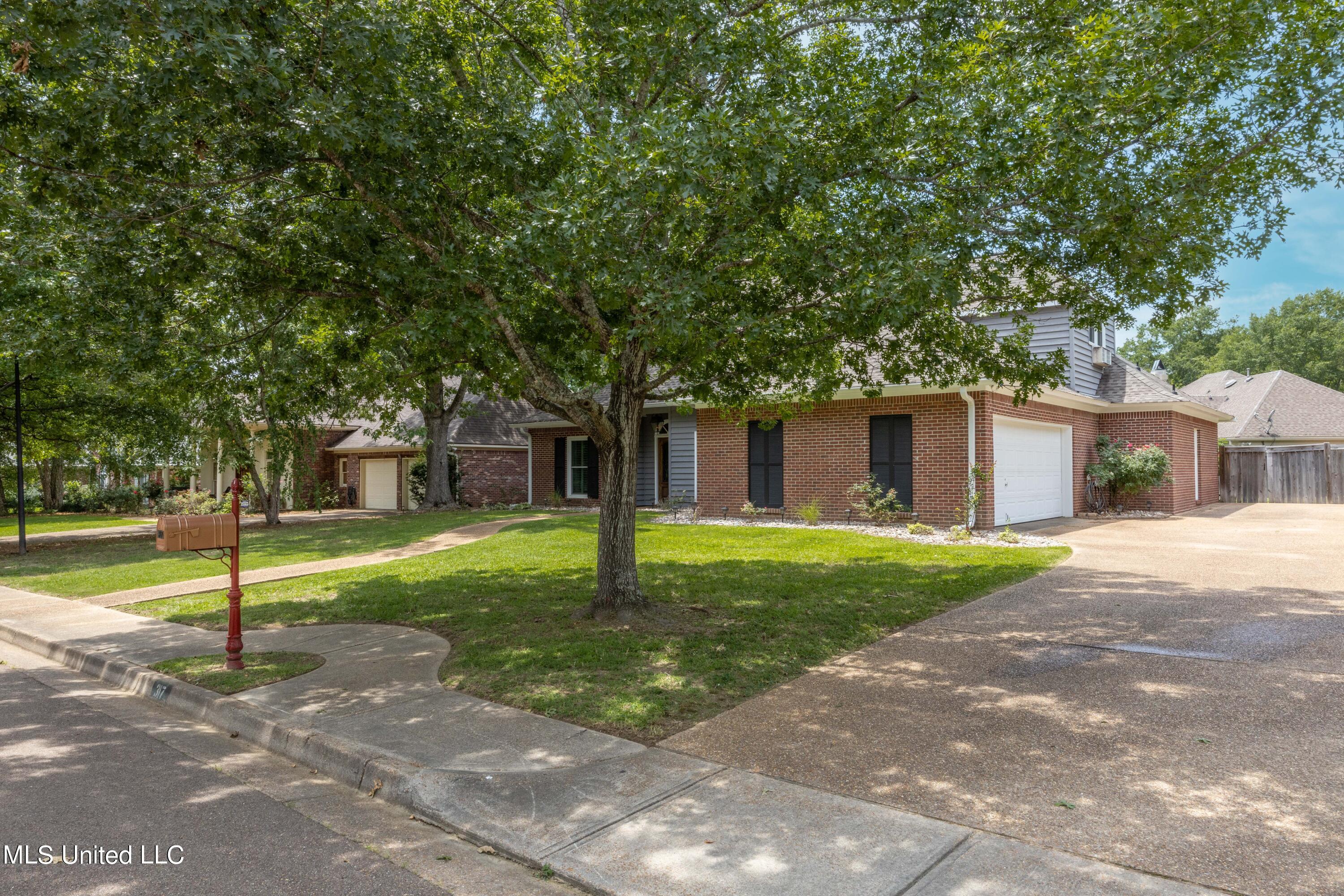 317 Indian Gate Circle Ridgeland, MS 39157 - Photo 3 of 35 EOSR5569-Edit