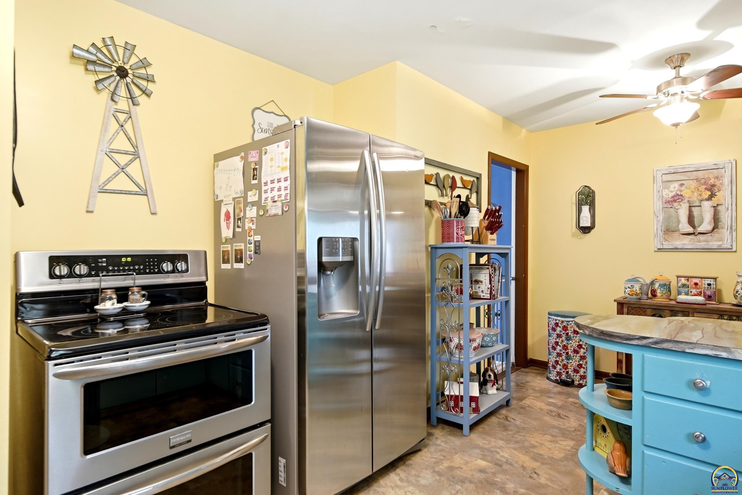2151 Southwest Burnett Road Topeka, KS 66614 - Photo 9 of 35