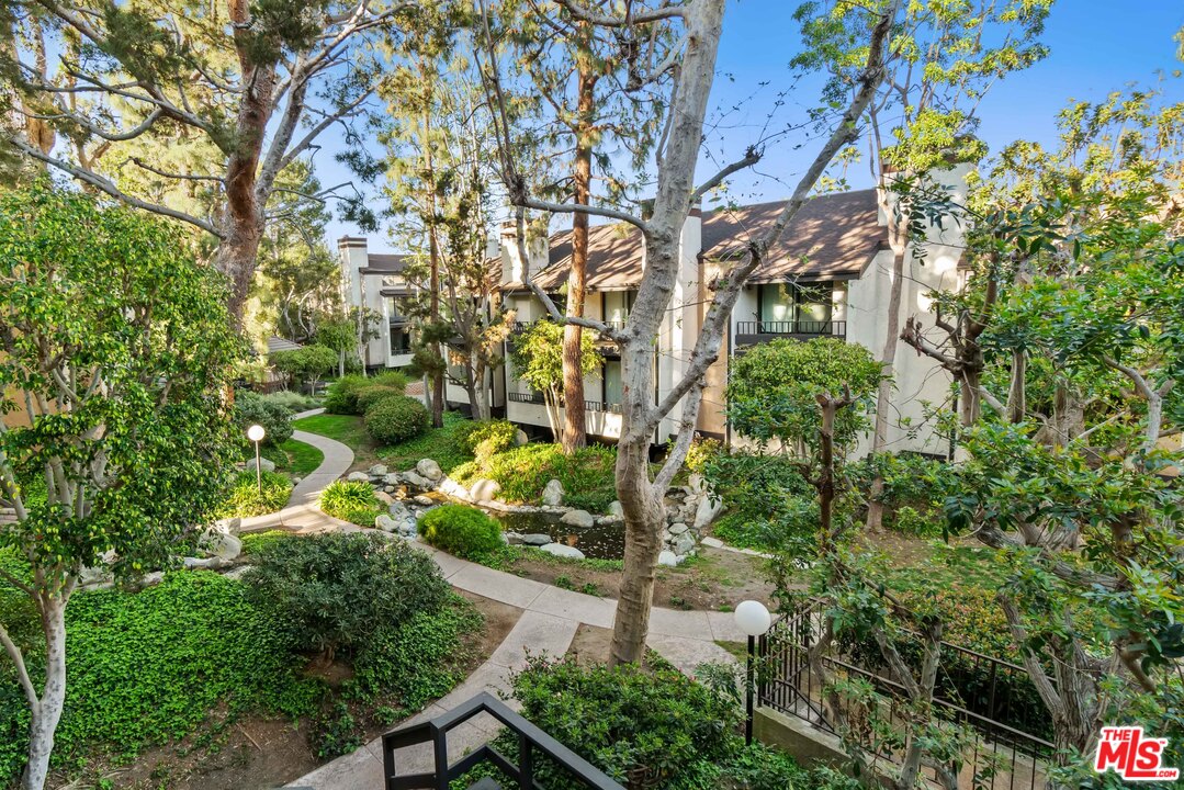 8675 Falmouth Avenue, Unit 323 Playa del Rey, CA 90293 - Photo 2 of 35