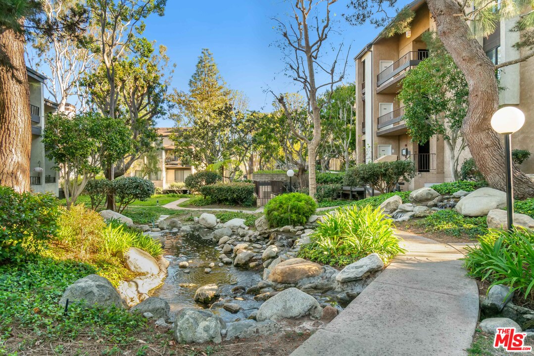 8675 Falmouth Avenue, Unit 323 Playa del Rey, CA 90293 - Photo 3 of 35