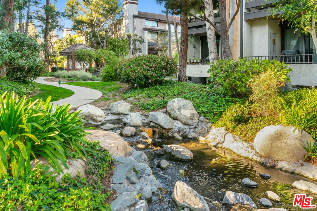 8675 Falmouth Avenue, Unit 323 Playa del Rey, CA 90293 - Photo 23 of 35