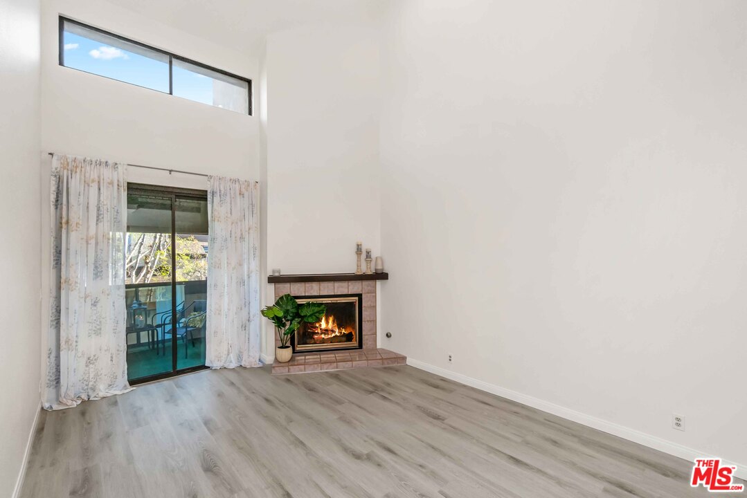 8675 Falmouth Avenue, Unit 323 Playa del Rey, CA 90293 - Photo 5 of 35