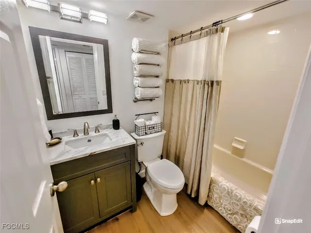 $299,000 | 5830 Trailwinds Drive, Unit 813, Fort Myers, FL 33907