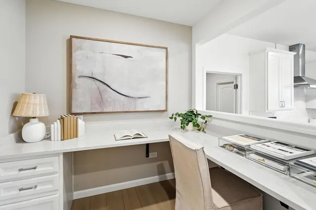 a room with table and flowerpot