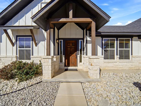 $450,000 | 101 North Jerry Gray, Blanco, TX 78606