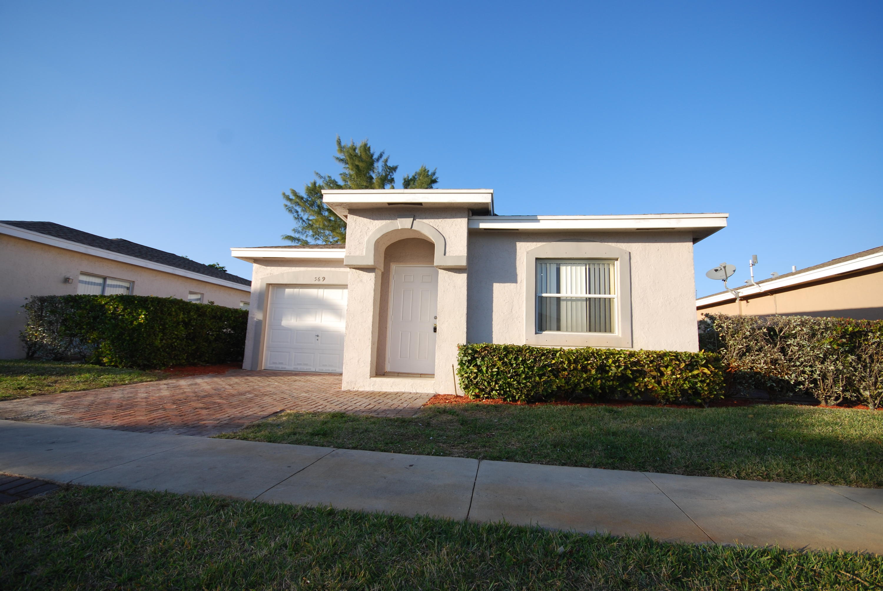 569 East Ridge Circle North Boynton Beach, FL 33435 - Photo 1 of 25 Front of Home