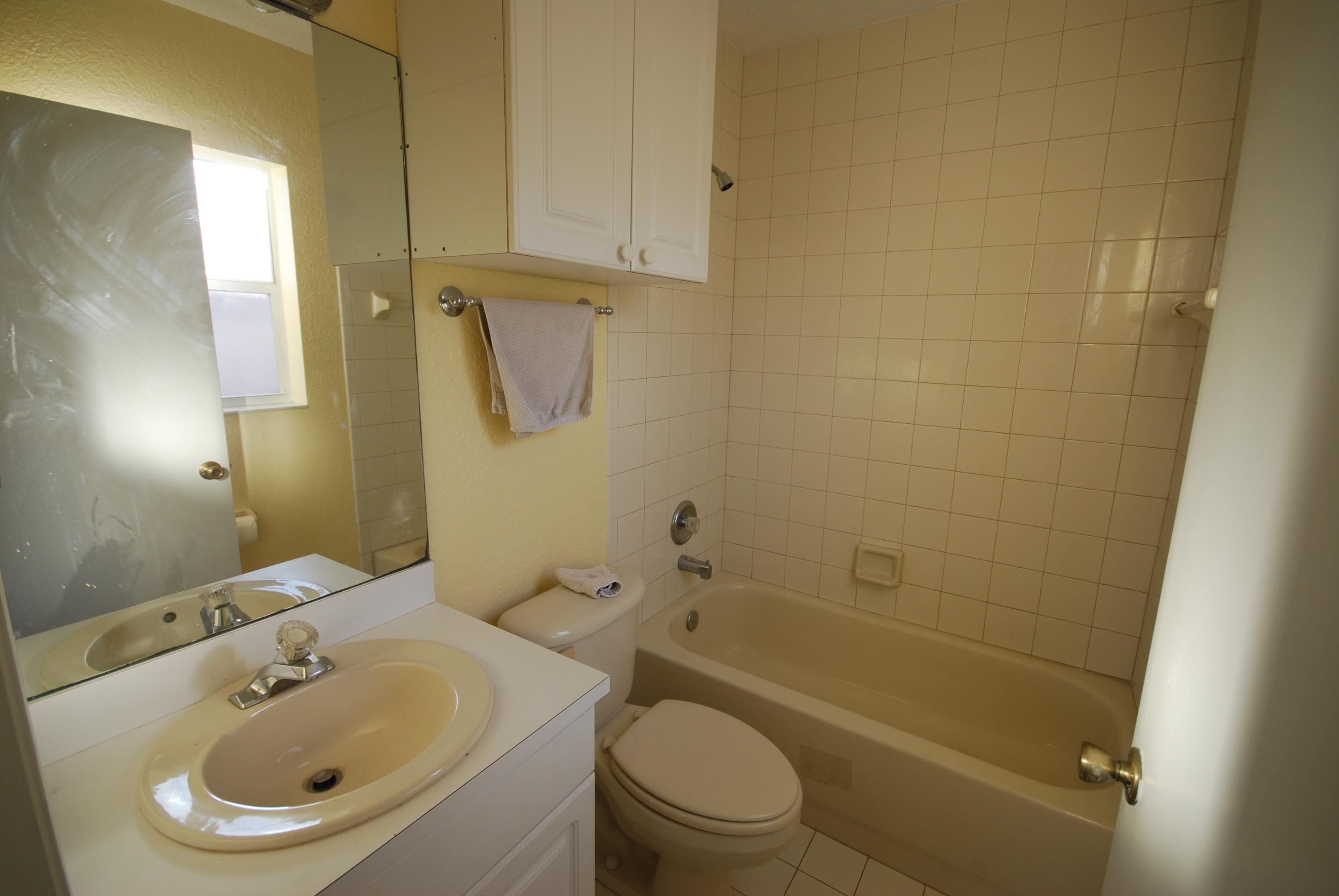 569 East Ridge Circle North Boynton Beach, FL 33435 - Photo 13 of 25 DSC_0346