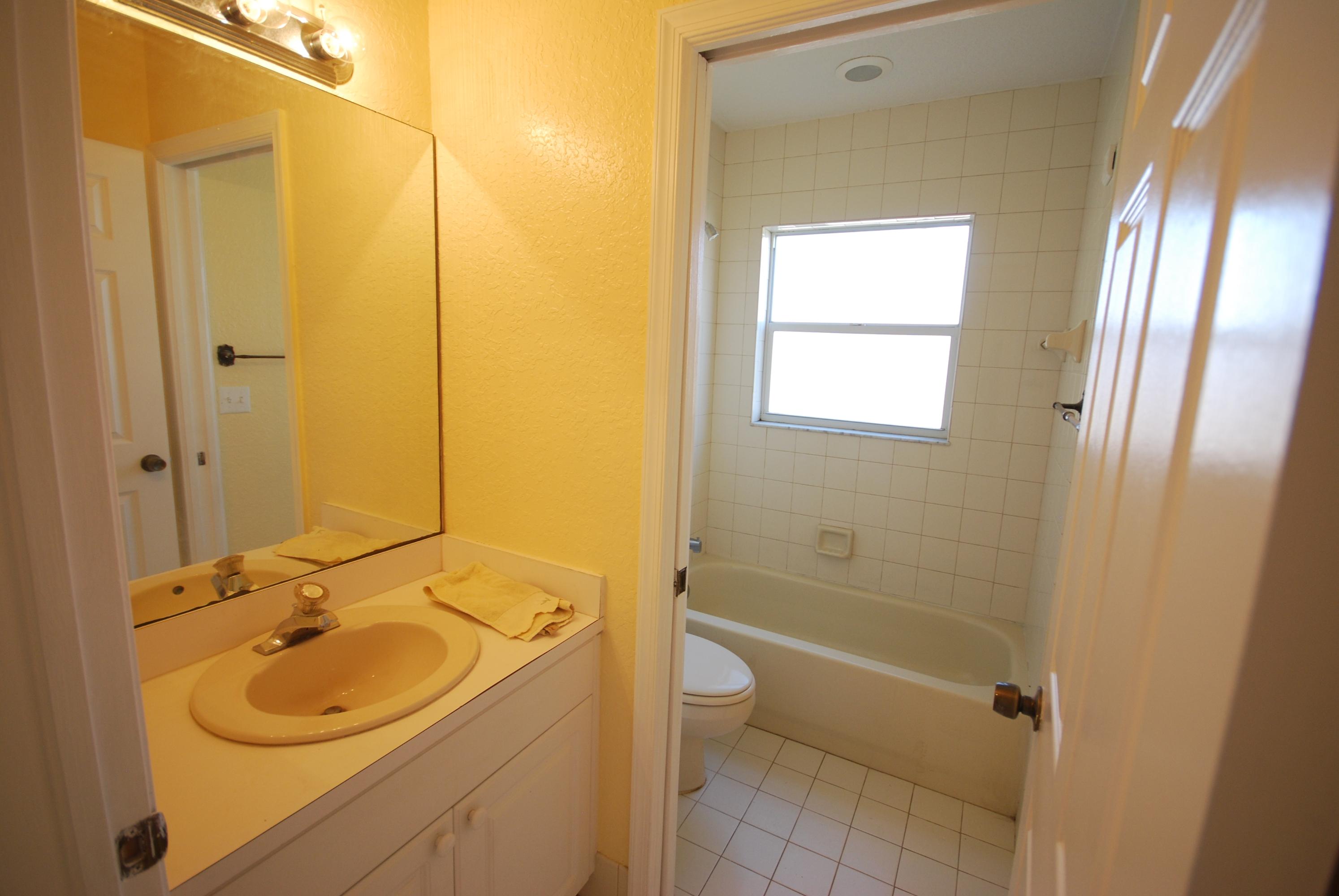 569 East Ridge Circle North Boynton Beach, FL 33435 - Photo 16 of 25 DSC_0350